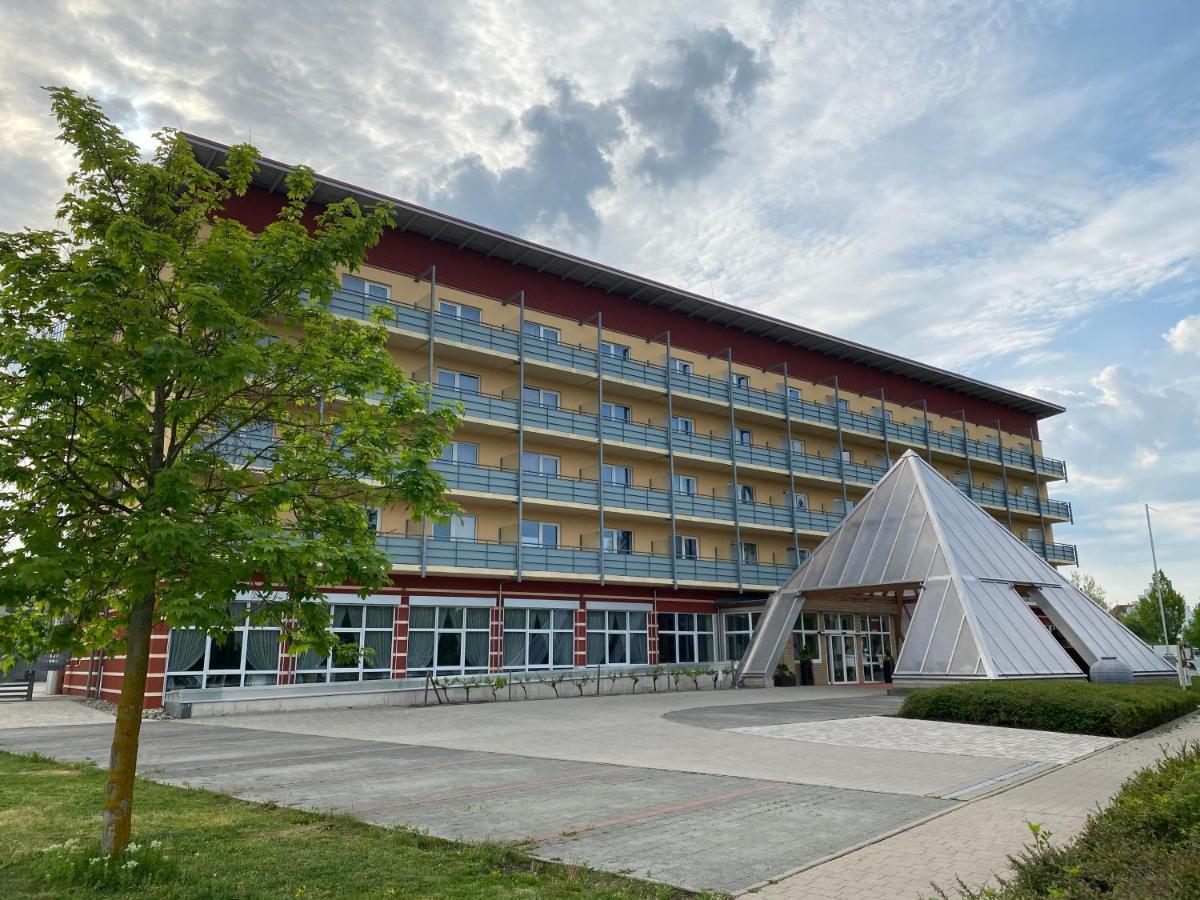 Kurhotel Pyramide Bad Windsheim Kültér fotó