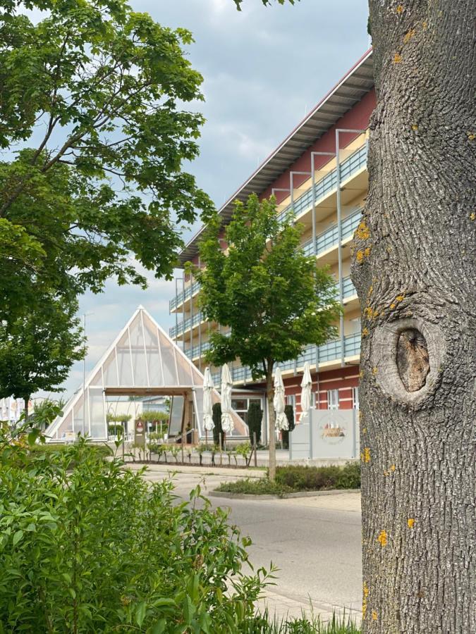 Kurhotel Pyramide Bad Windsheim Kültér fotó